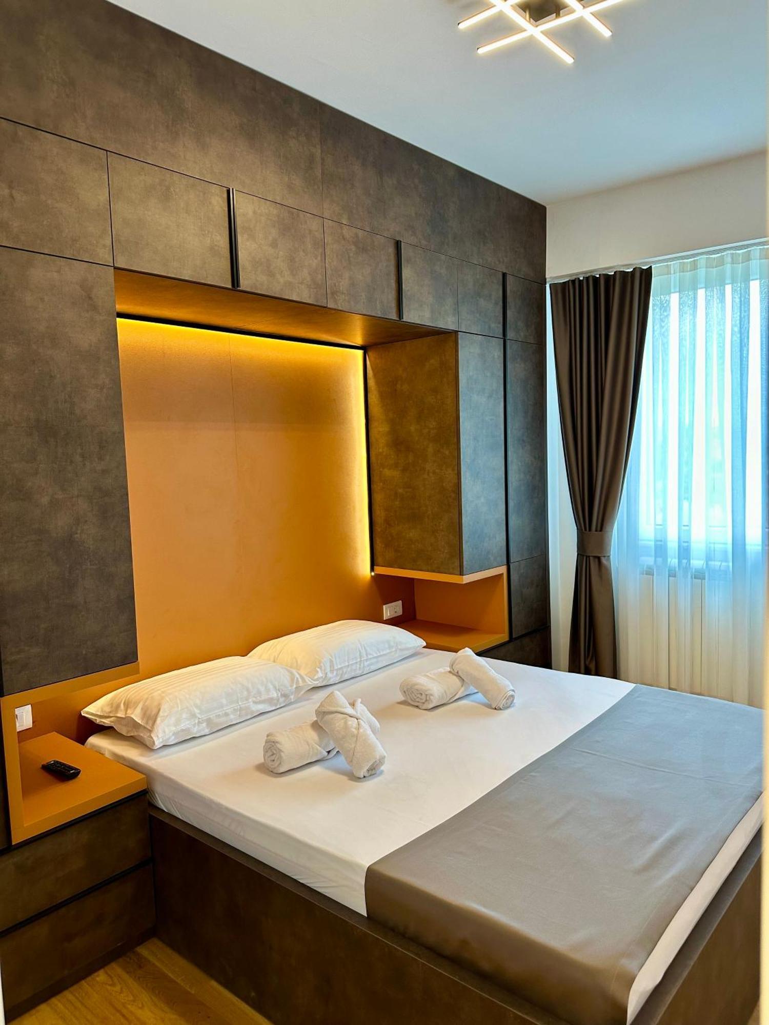 Downtown Riverside Apartments Skopje Esterno foto