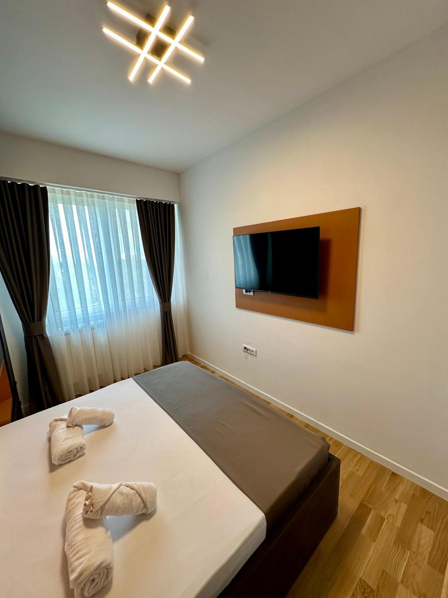 Downtown Riverside Apartments Skopje Esterno foto