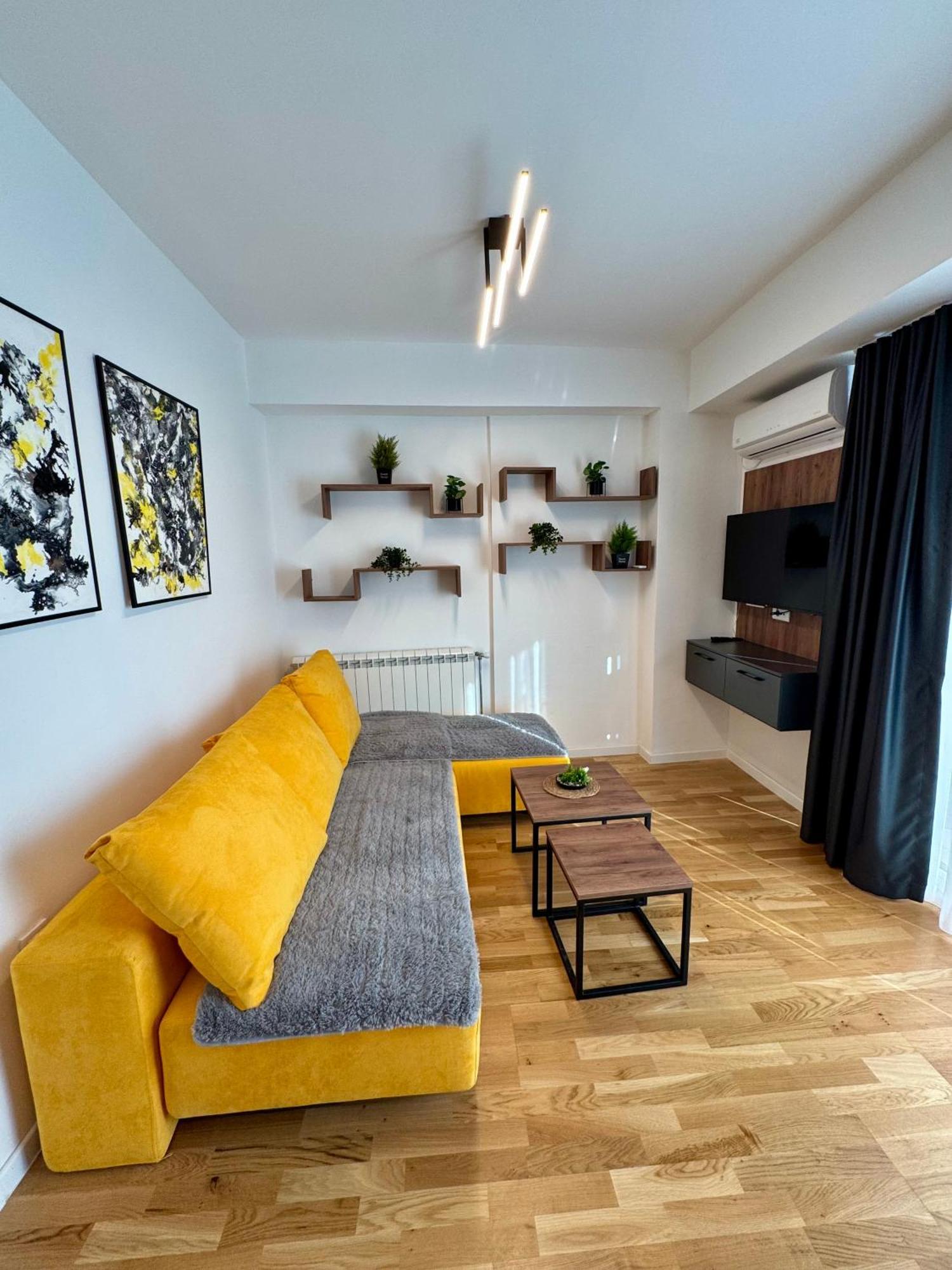 Downtown Riverside Apartments Skopje Esterno foto