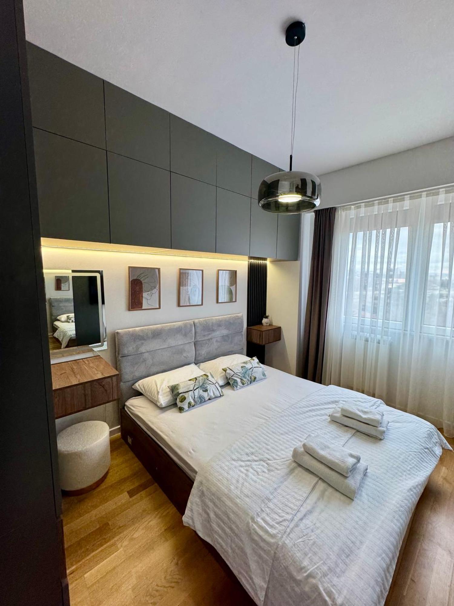 Downtown Riverside Apartments Skopje Esterno foto