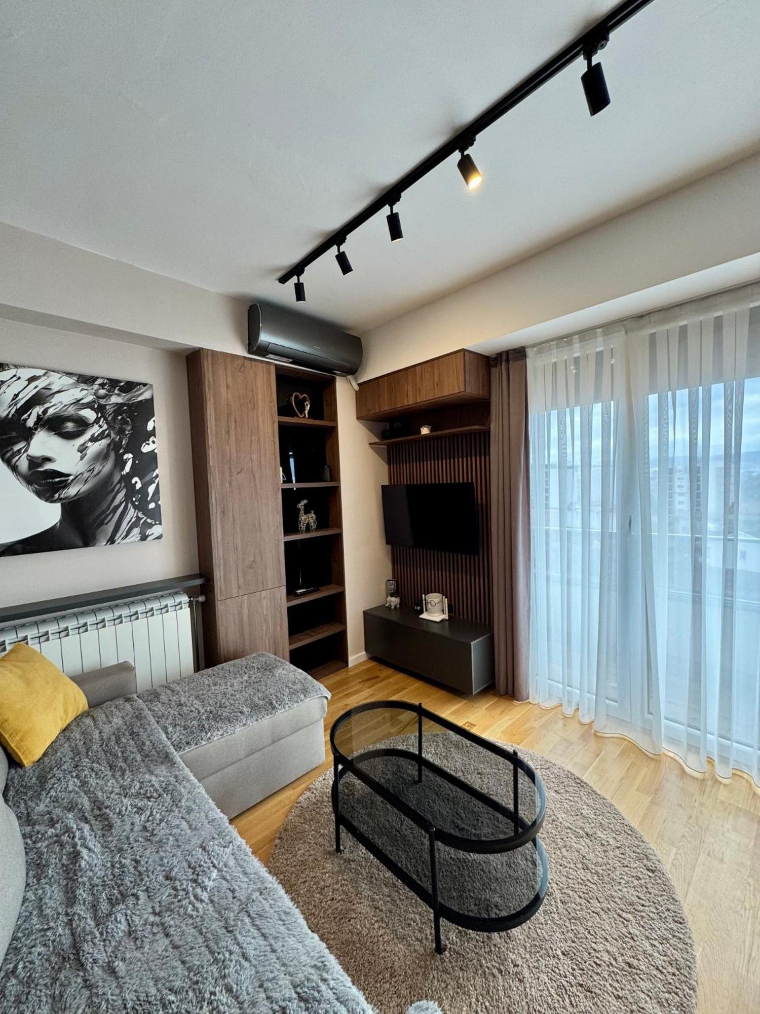 Downtown Riverside Apartments Skopje Esterno foto