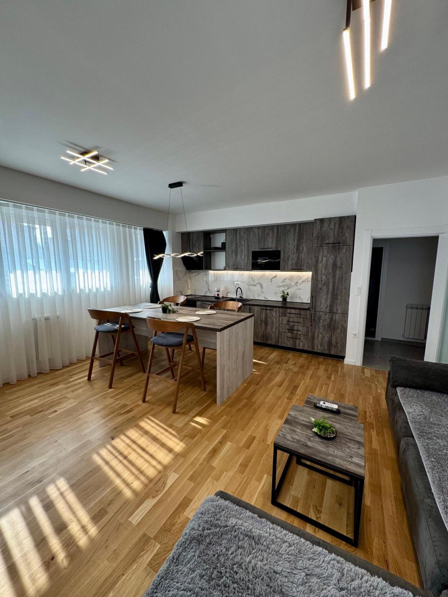 Downtown Riverside Apartments Skopje Esterno foto